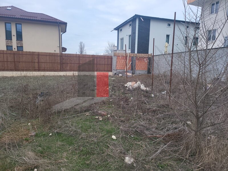 Titan, Parcul Teilor, teren intravilan