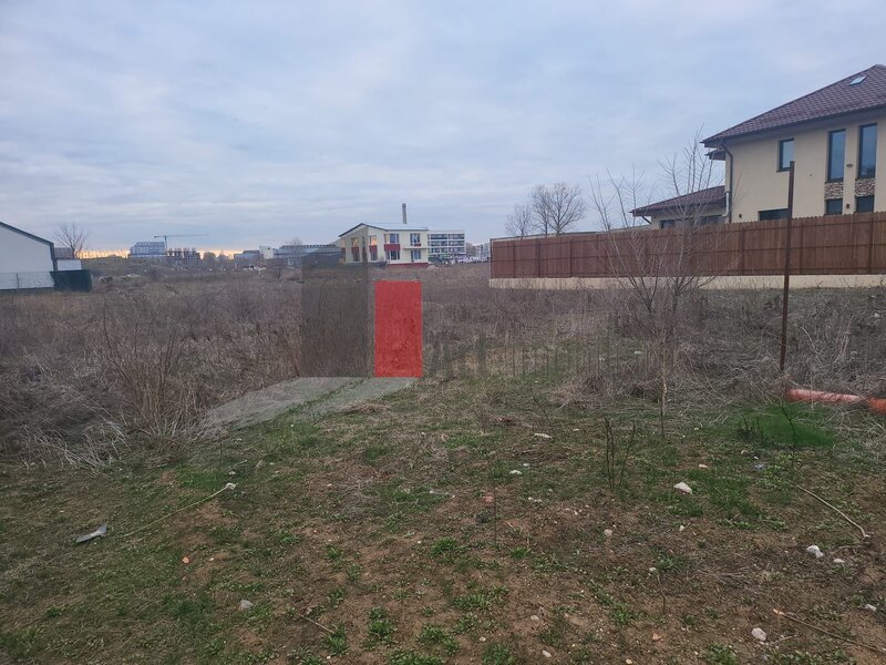 Titan, Parcul Teilor, teren intravilan